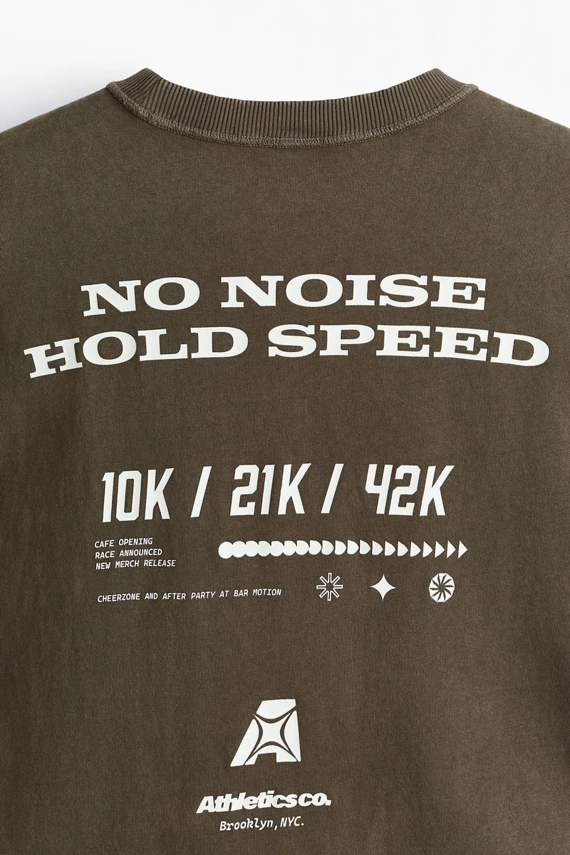 اتش اند ام تي-شيرت بقصة فضفاضة بطبعة مميزة